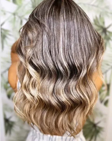 Mechas rubias con ondas